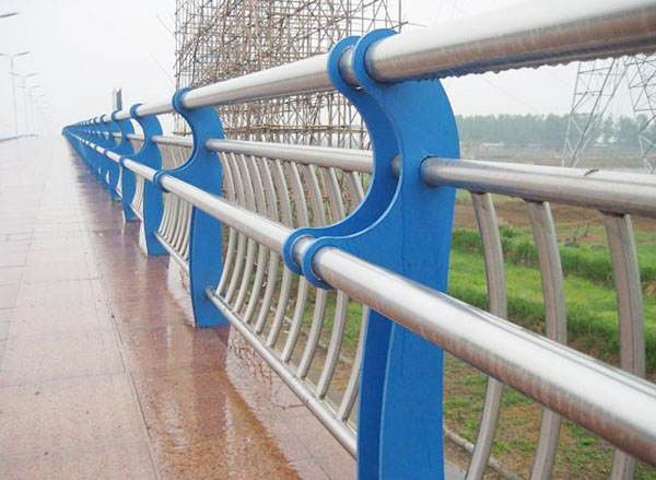 黑龙江七台河桃山不锈钢复合管护栏那里生产