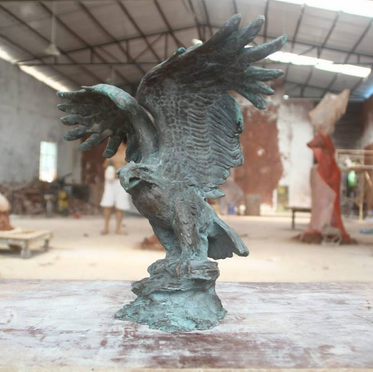 运城校园雕塑厂家产品的性能与使用寿命