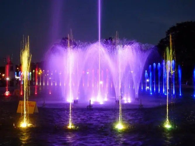 鄭州升降漂浮音樂噴泉